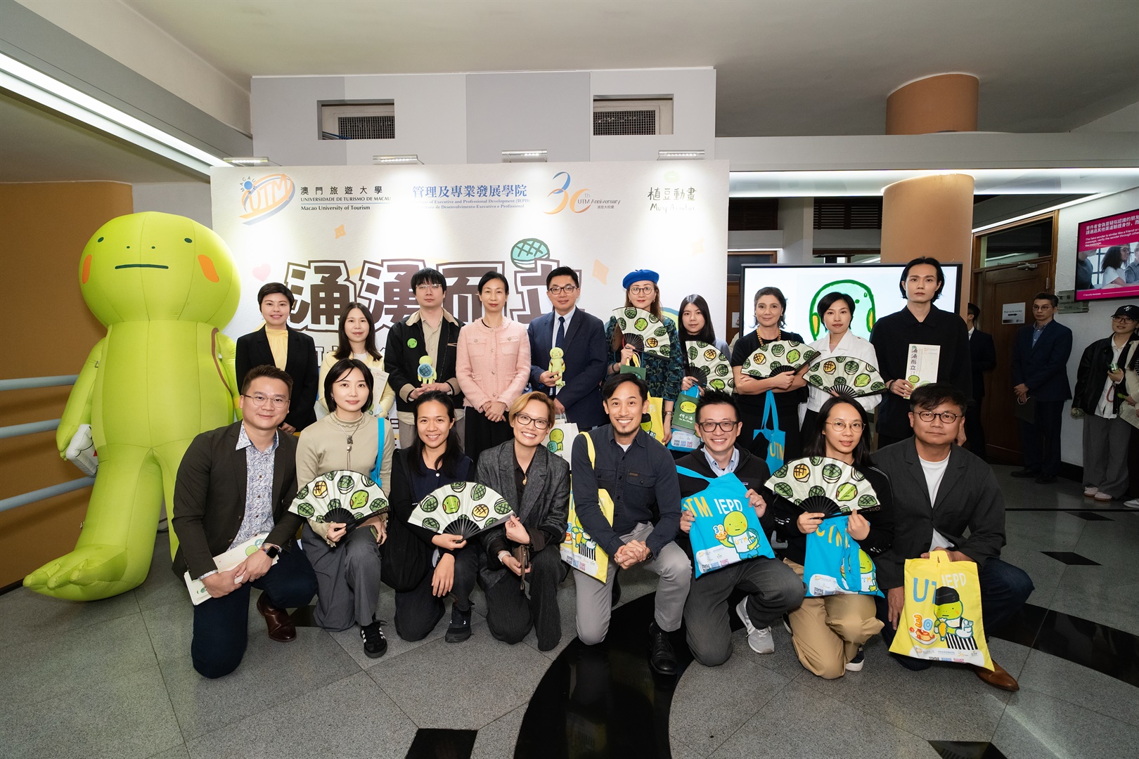 澳門旅遊大學舉辦 “涌湧而立：何小涌 × 澳門旅遊大學三十周年聯乘二創作品展” (Chinese only)